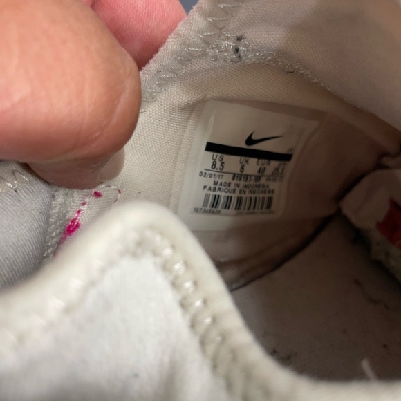 Nike Beige and Red Women's Sneakers - Picture 4 of 6